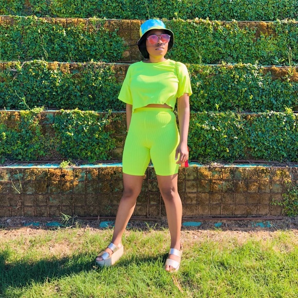 Lime Green two-piece set - Picture 2 of 4